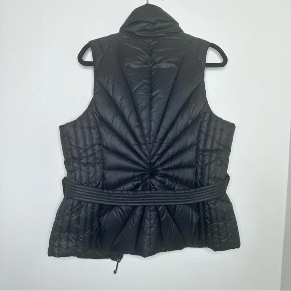 Lululemon Get Down Reversible Vest in Black - Picture 9 of 9